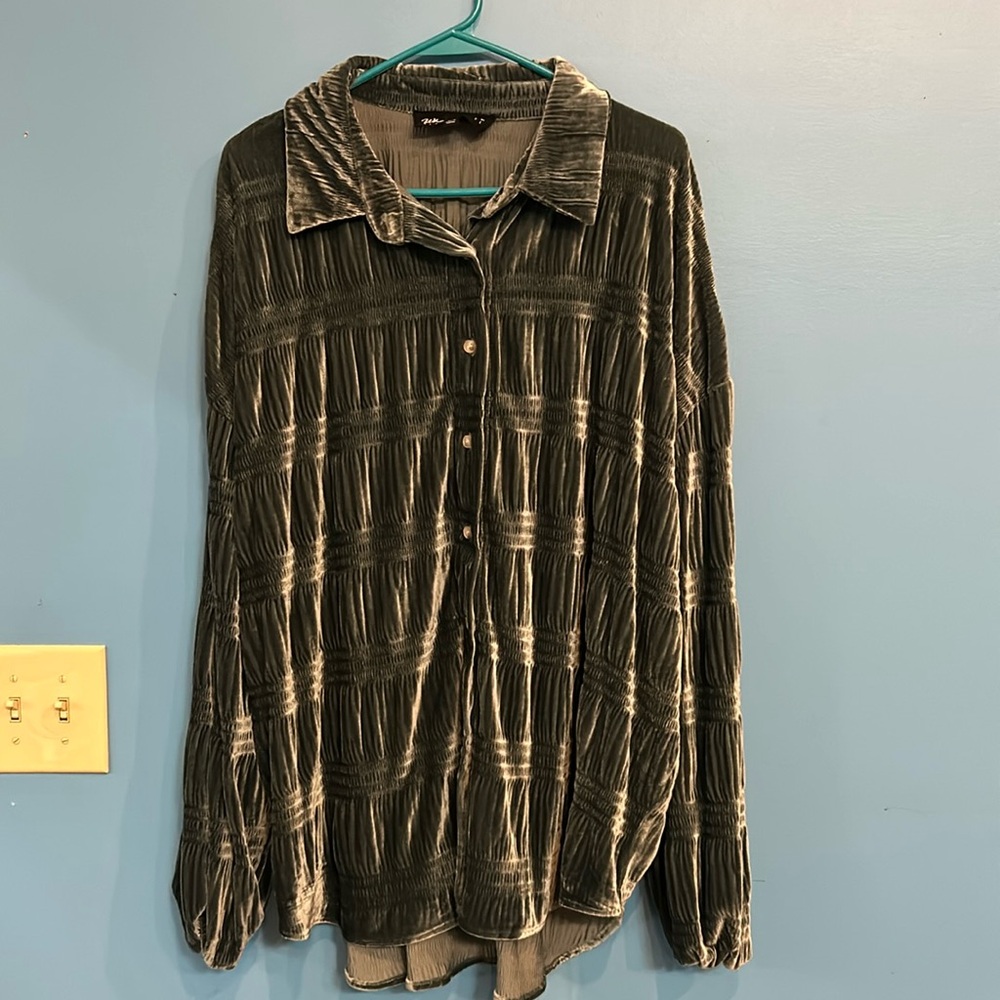 White Birch Black Label Velvet Sage Green button up Shirt size Large